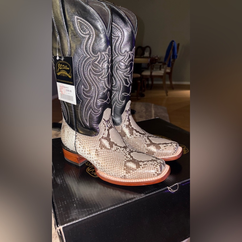 Women cowgirl boot with real snakeskin